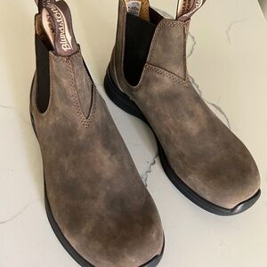 Brand New Blundstone Boots - Womens size 6.5
